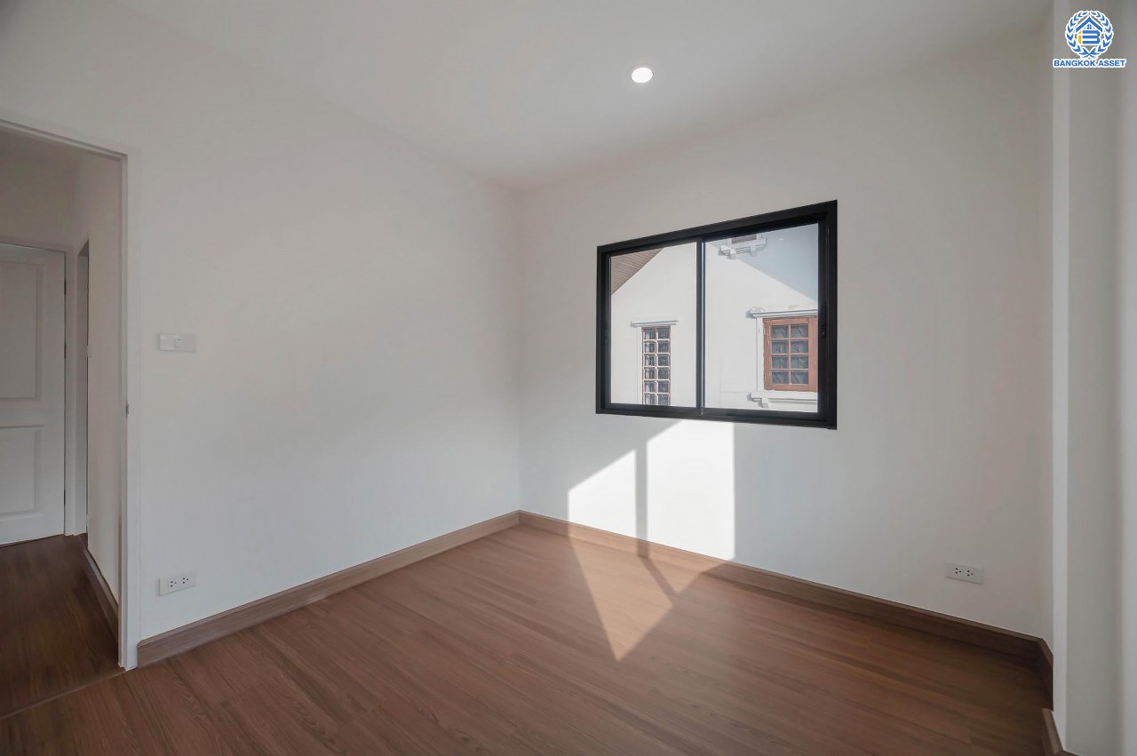 บ้านมือสองตกแต่งใหม่ โครงการ มณียา3 รัตนาธิเบศร์-ท่าอิฐ แบรนด์ Property Perfect หลังใหญ่ เนื้อที่ 61.3 ตร.ว. ฟังก์ชันครบ 3 ห้องนอน 2 ห้องน้ำ 1 ห้องอเนกประสงค์ 3 ที่จอดรถ บนทำเลเชื่อมต่อถนนรัตนาธิเบศร์ และถนนราชพฤกษ์ ใจกลาง 2 เซ็นทรัลฯ ใกล้ MRT "สถานีบางรักน้อยท่าอิฐ" และทางด่วน "งามวงศ์วาน"